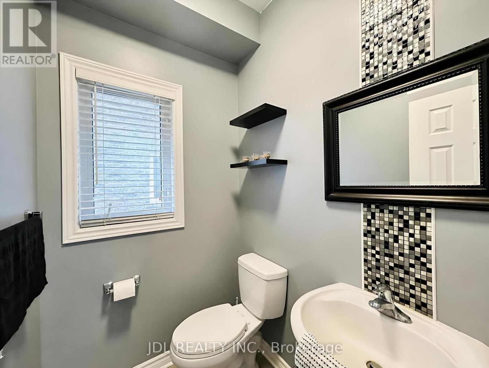 36 Laurelbank Crescent Property Photo 12
