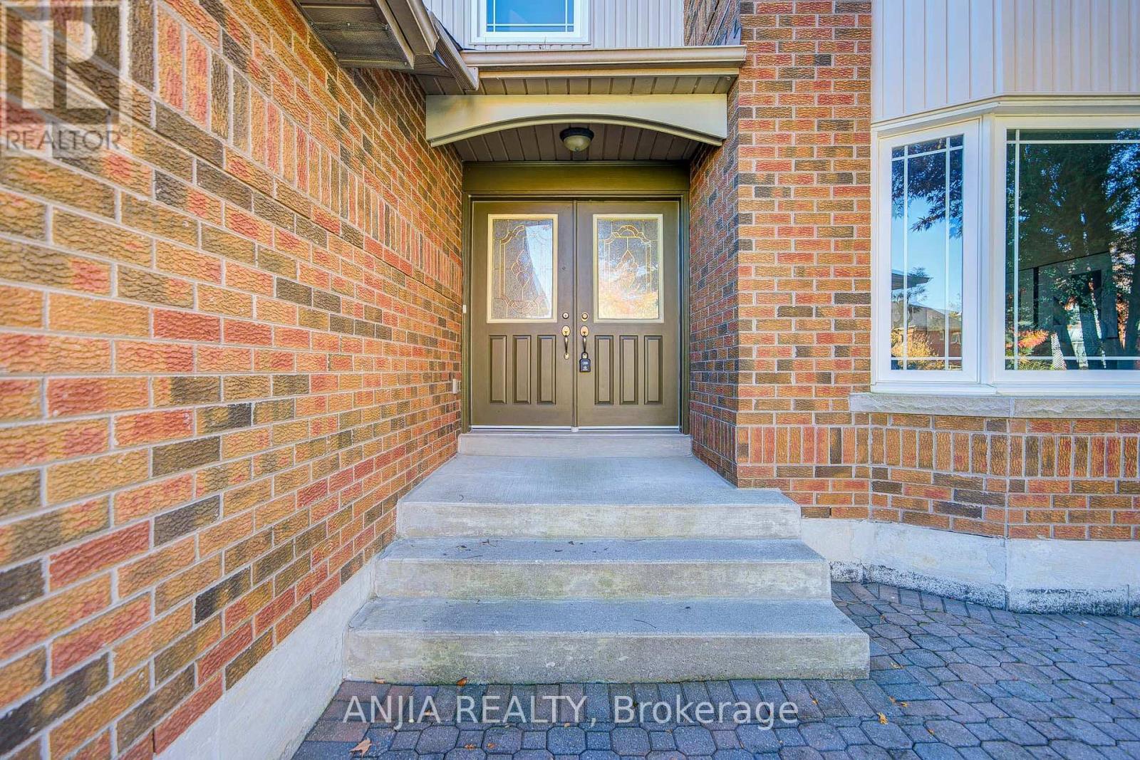 17 Charrington Crescent Property Photo 5