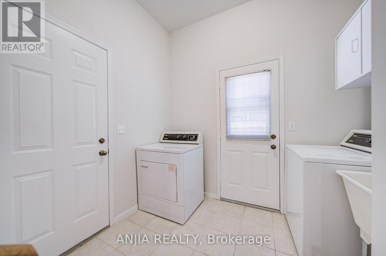 17 Charrington Crescent Property Photo 9