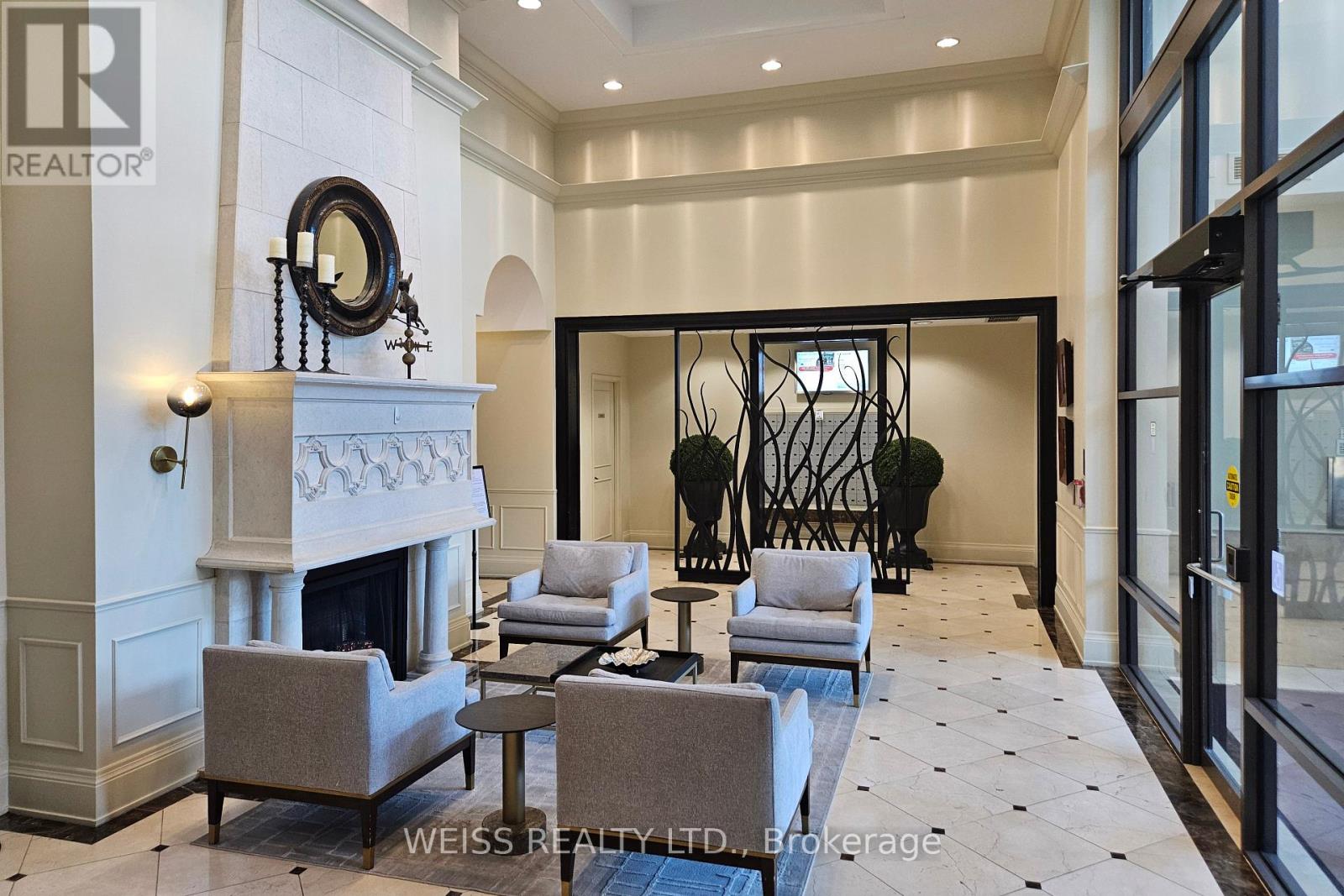 205 - 330 Red Maple Road Property Photo 6