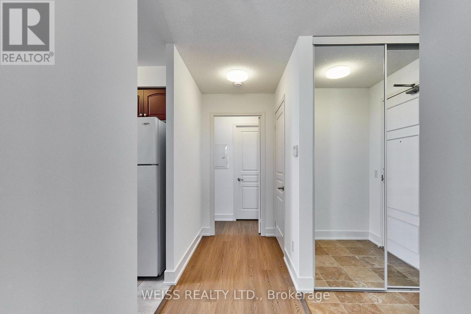 205 - 330 Red Maple Road Property Photo 9