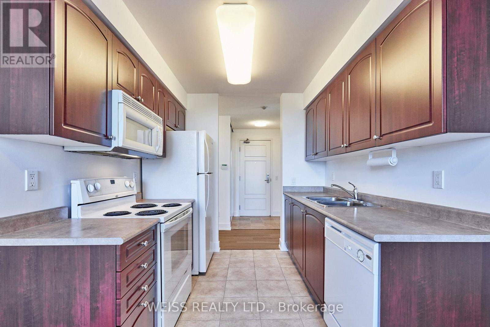 205 - 330 Red Maple Road Property Photo 10