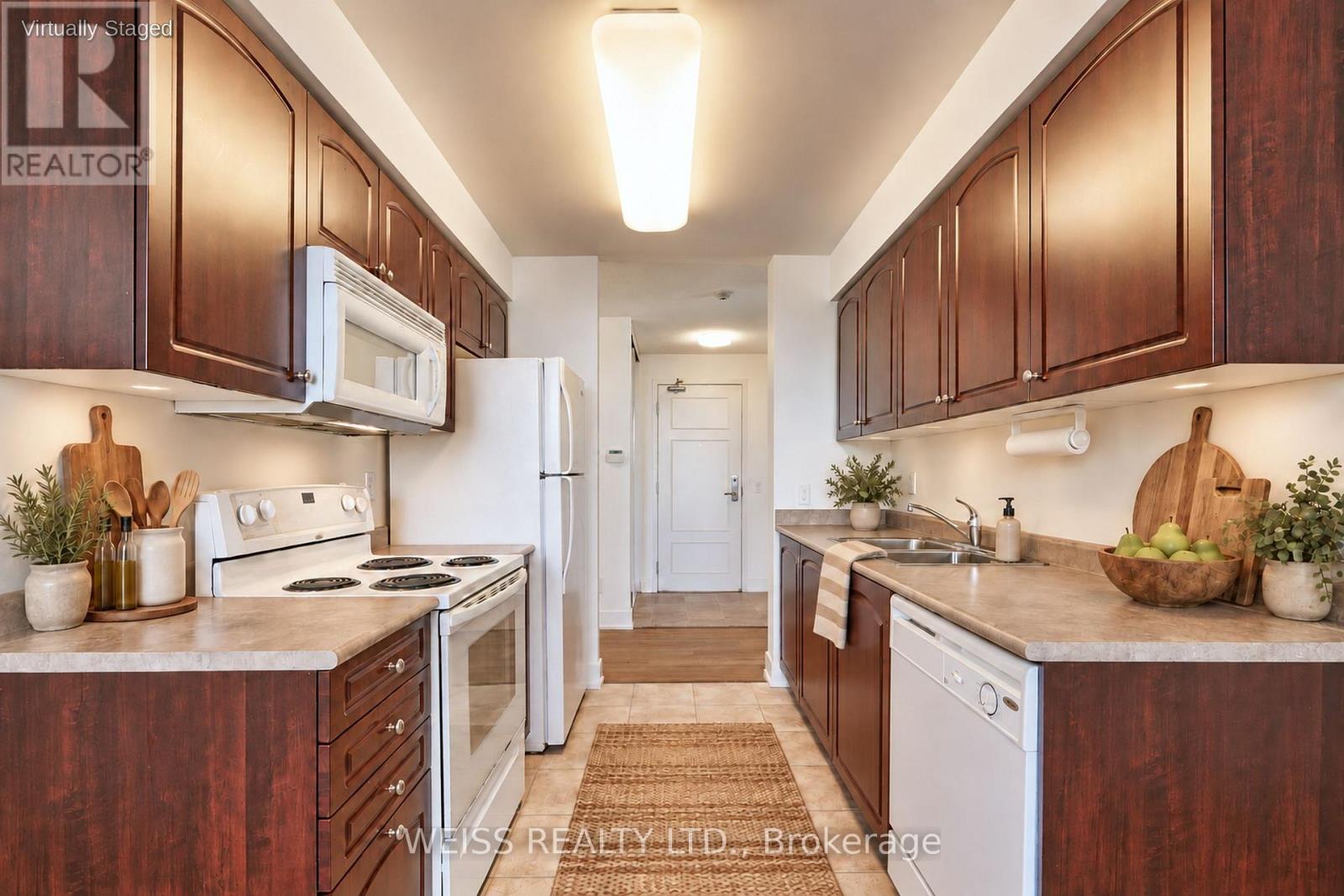 205 - 330 Red Maple Road Property Photo 11