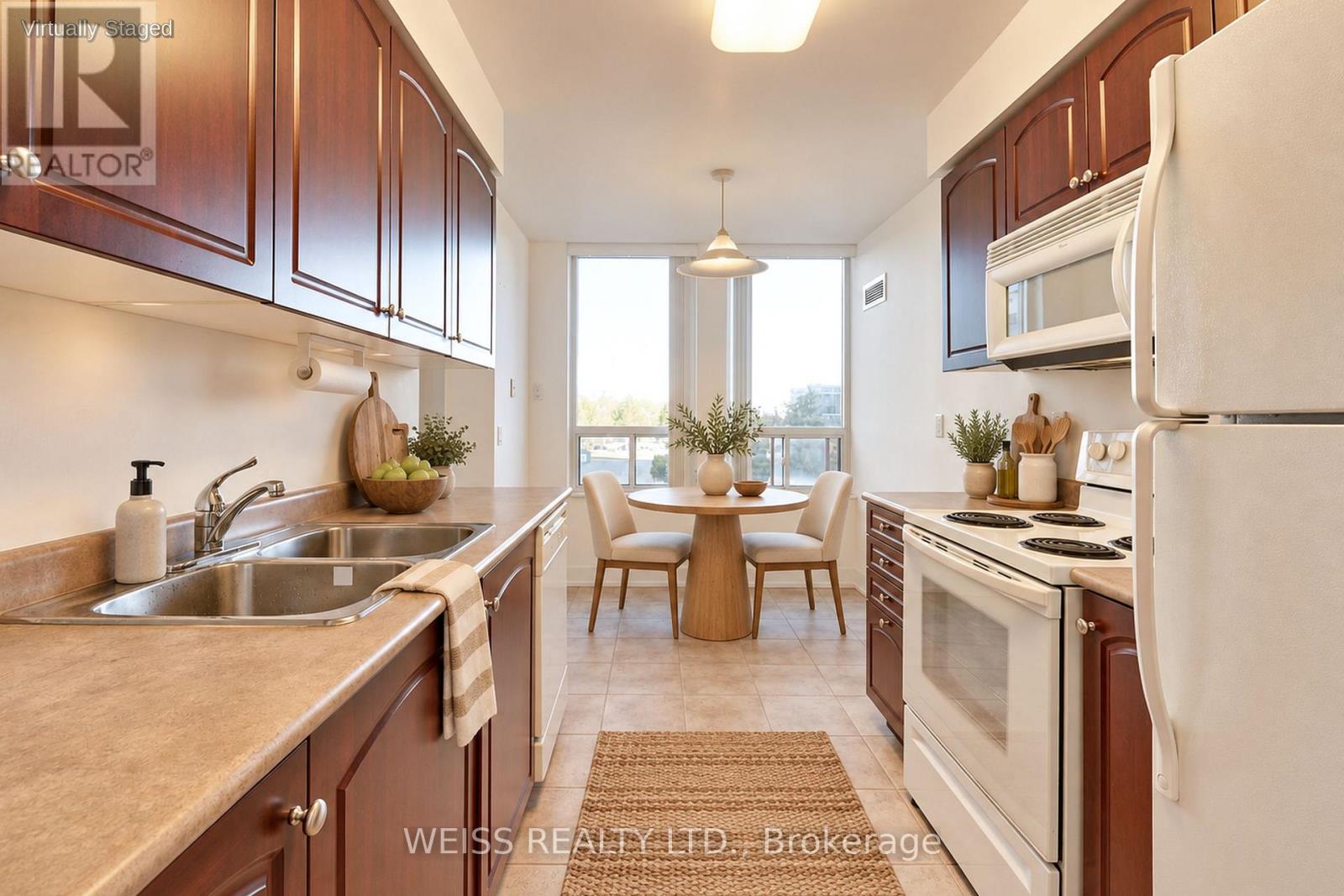 205 - 330 Red Maple Road Property Photo 13
