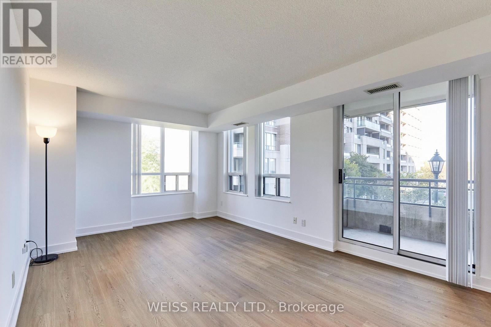 205 - 330 Red Maple Road Property Photo 14