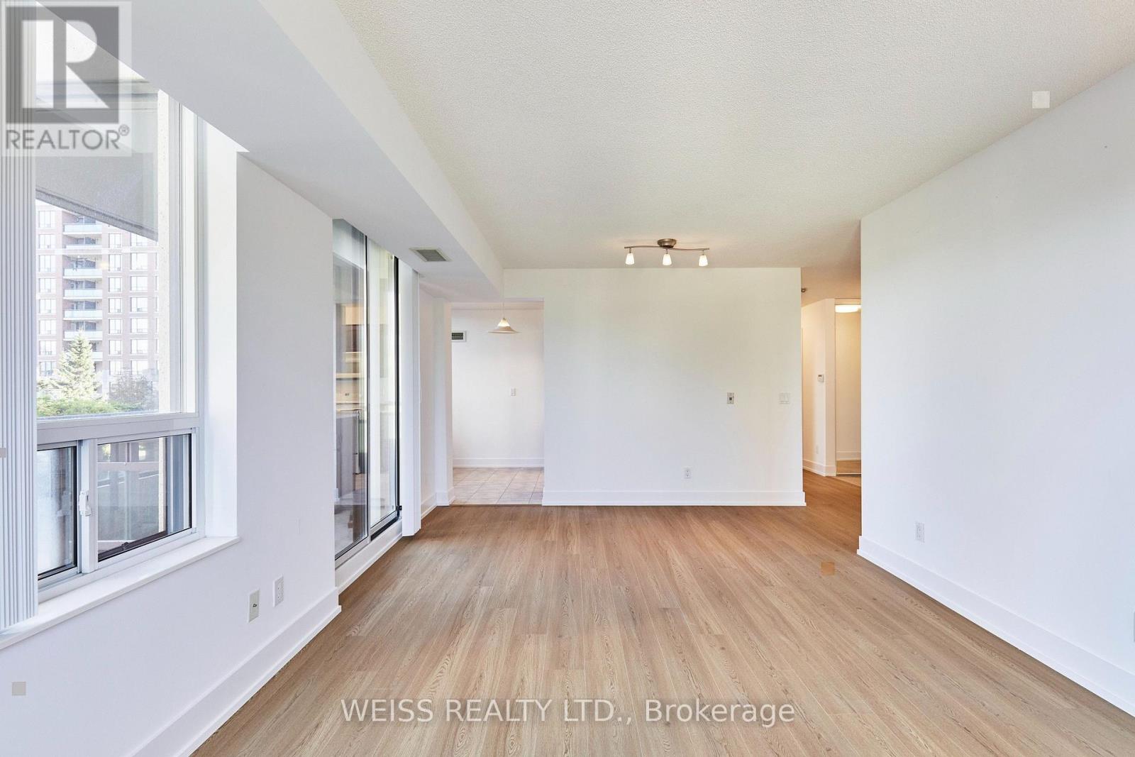 205 - 330 Red Maple Road Property Photo 16