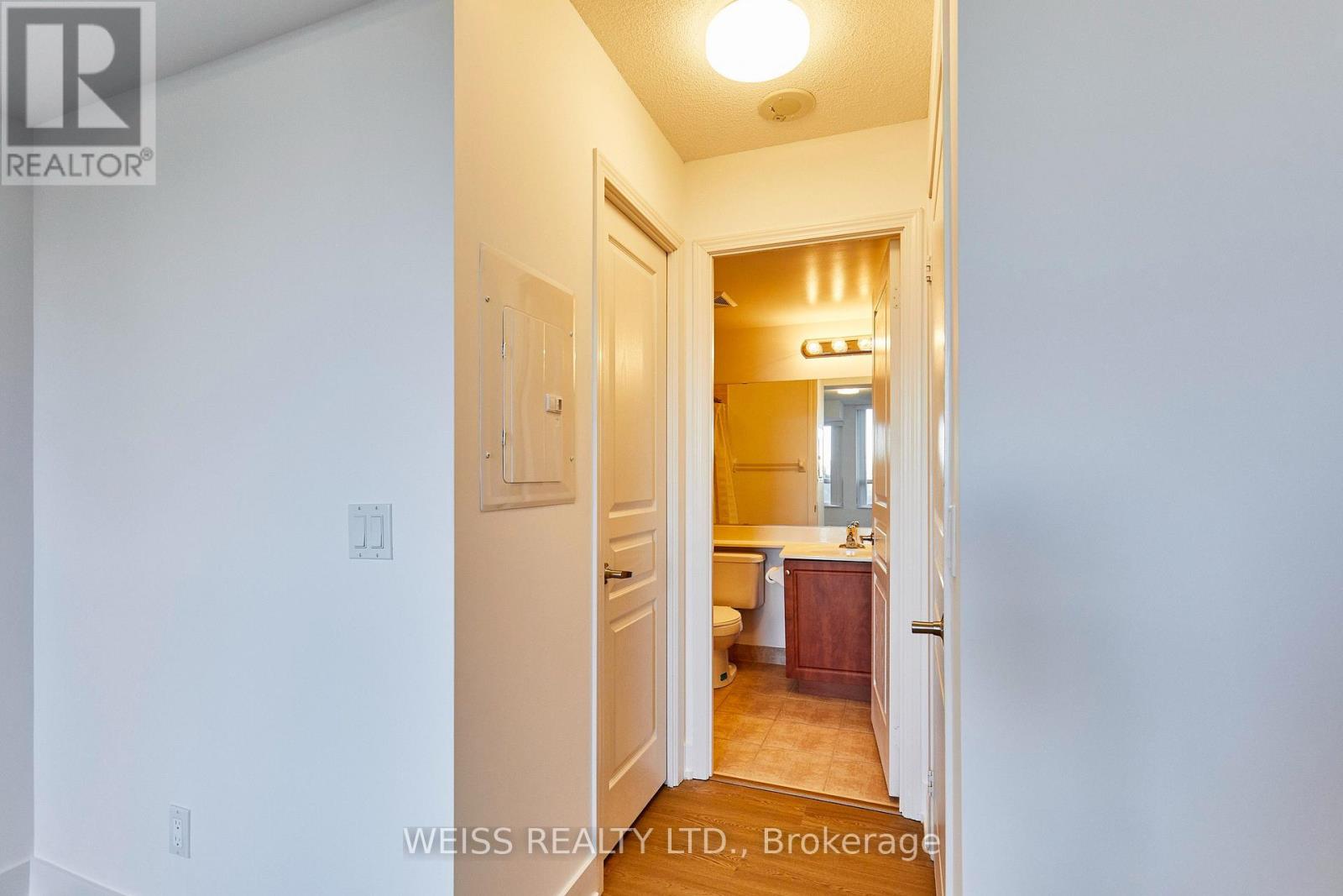 205 - 330 Red Maple Road Property Photo 20