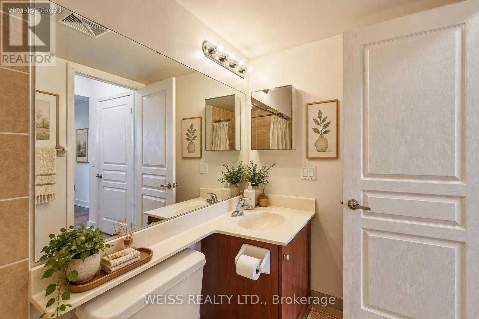 205 - 330 Red Maple Road Property Photo 21