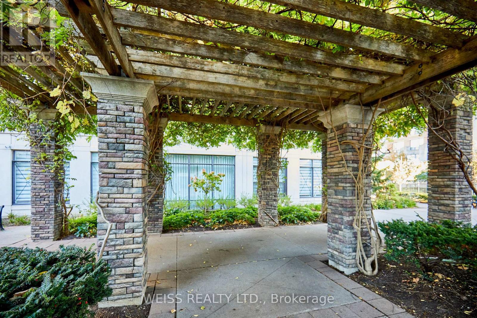 205 - 330 Red Maple Road Property Photo 26
