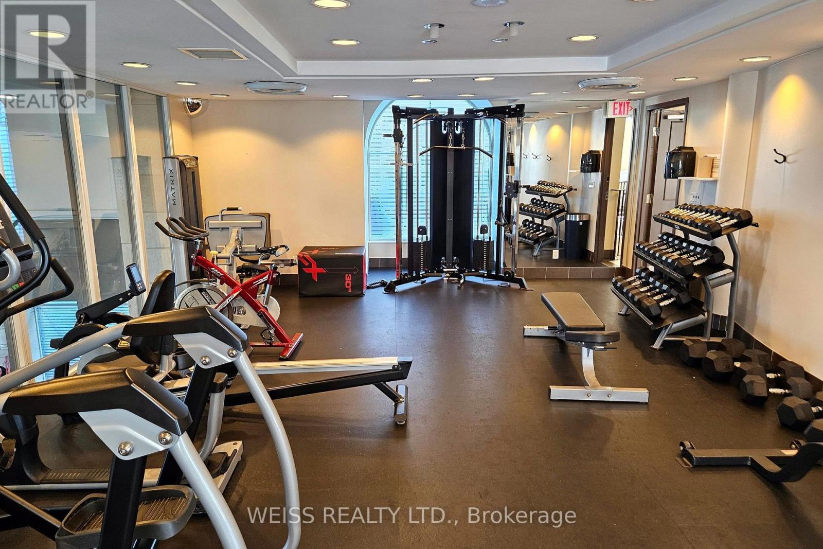 205 - 330 Red Maple Road Property Photo 32
