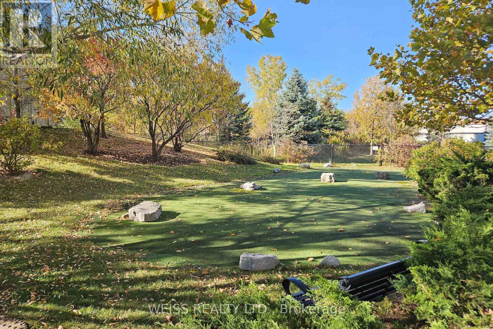 205 - 330 Red Maple Road Property Photo 39