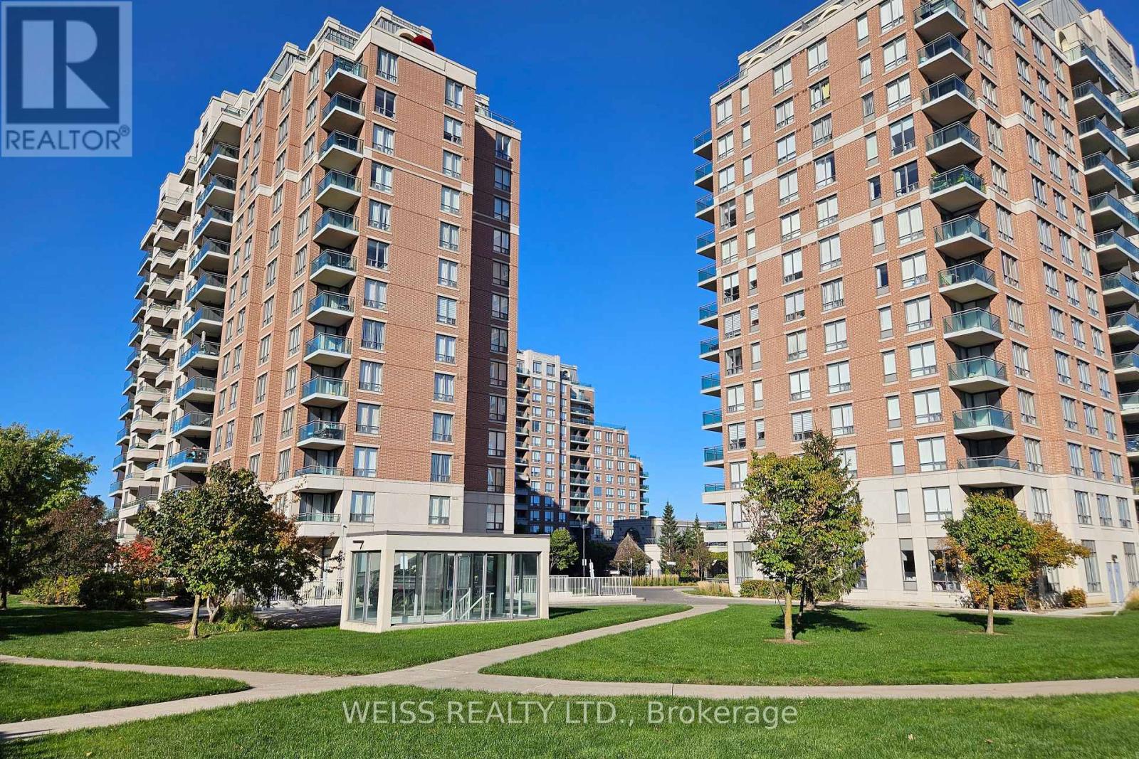 205 - 330 Red Maple Road Property Photo 40