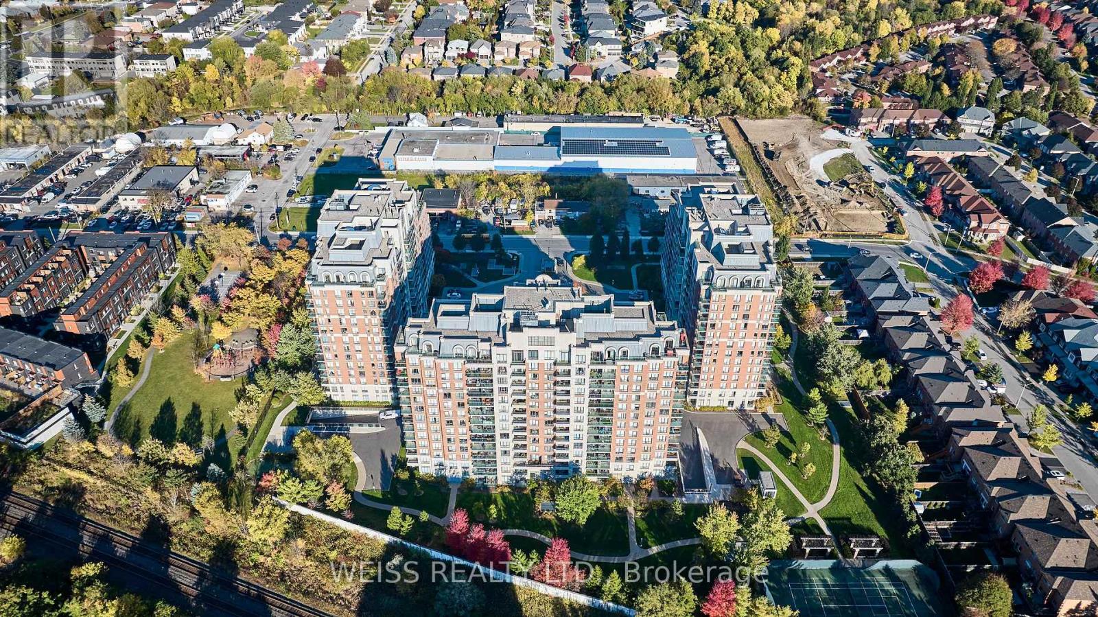 205 - 330 Red Maple Road Property Photo 42