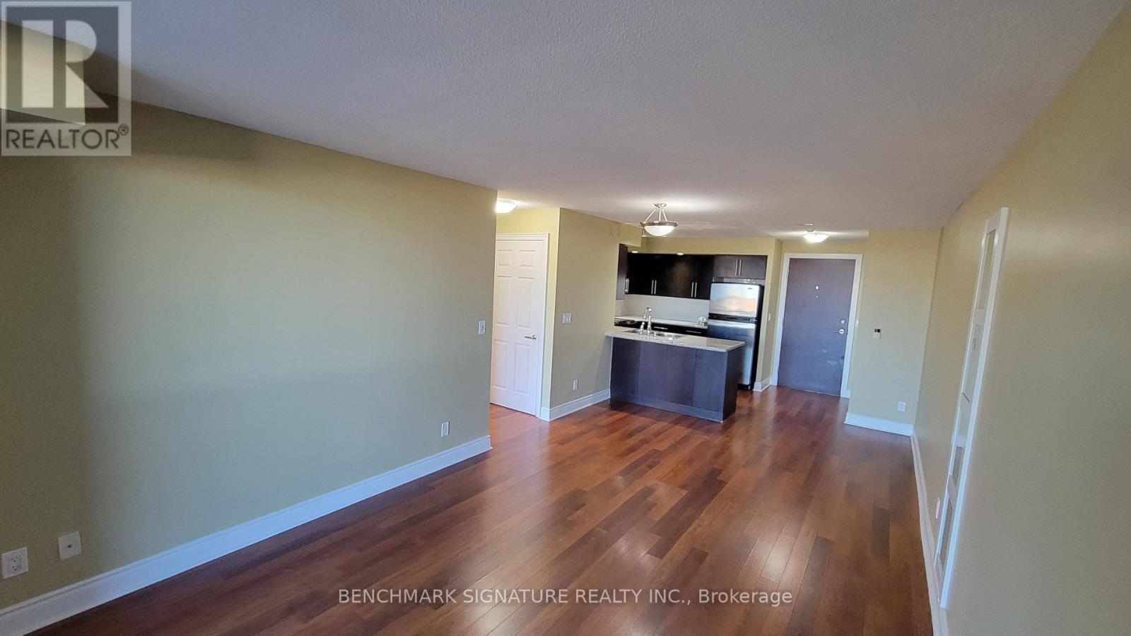 887 - 23 Cox Boulevard Property Photo 3
