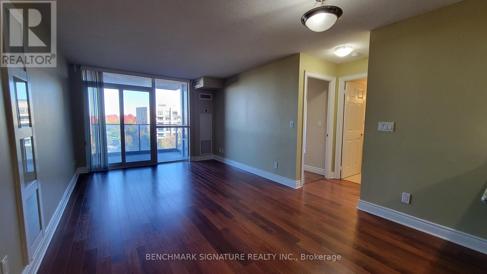 887 - 23 Cox Boulevard Property Photo 4
