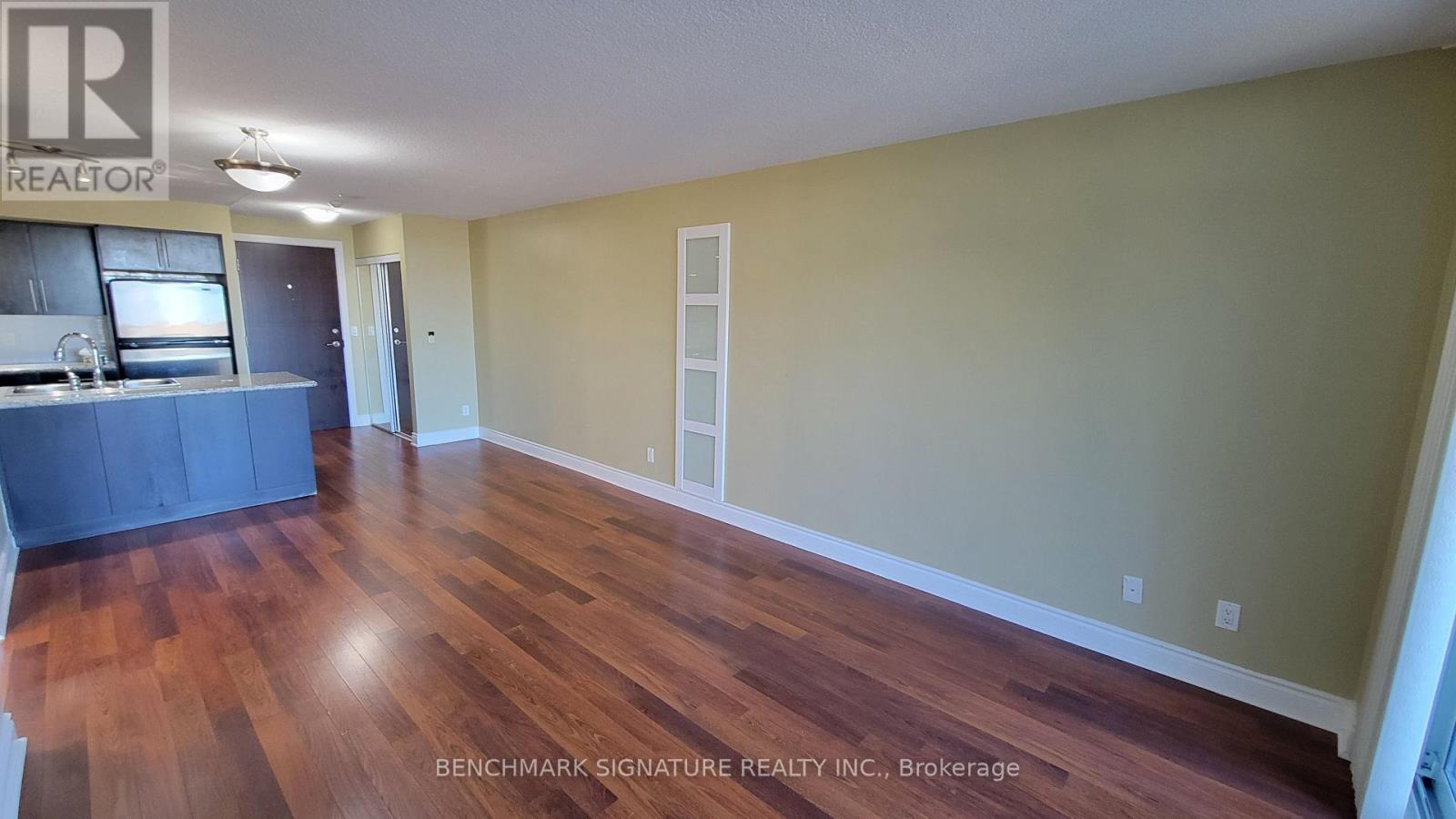 887 - 23 Cox Boulevard Property Photo 5