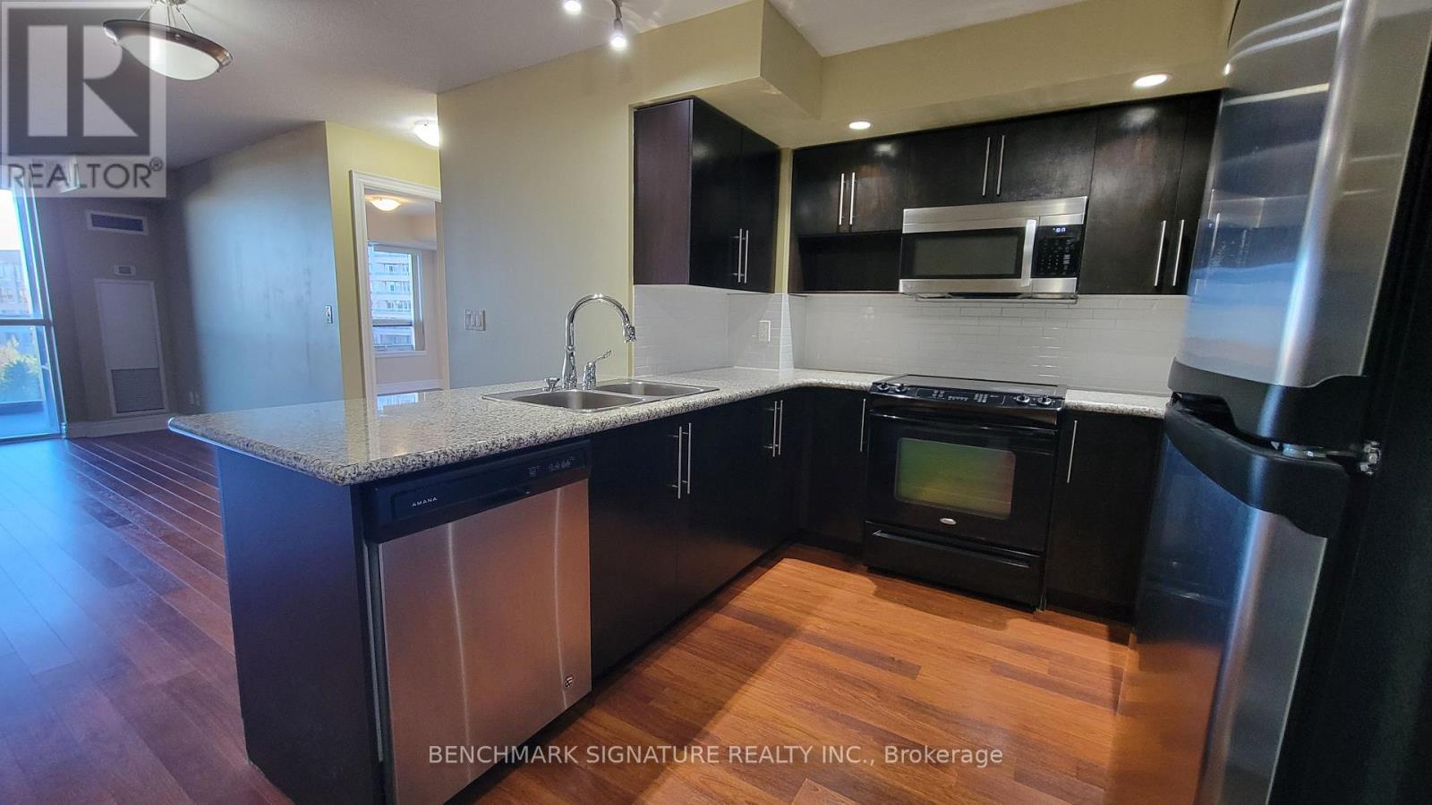 887 - 23 Cox Boulevard Property Photo 8