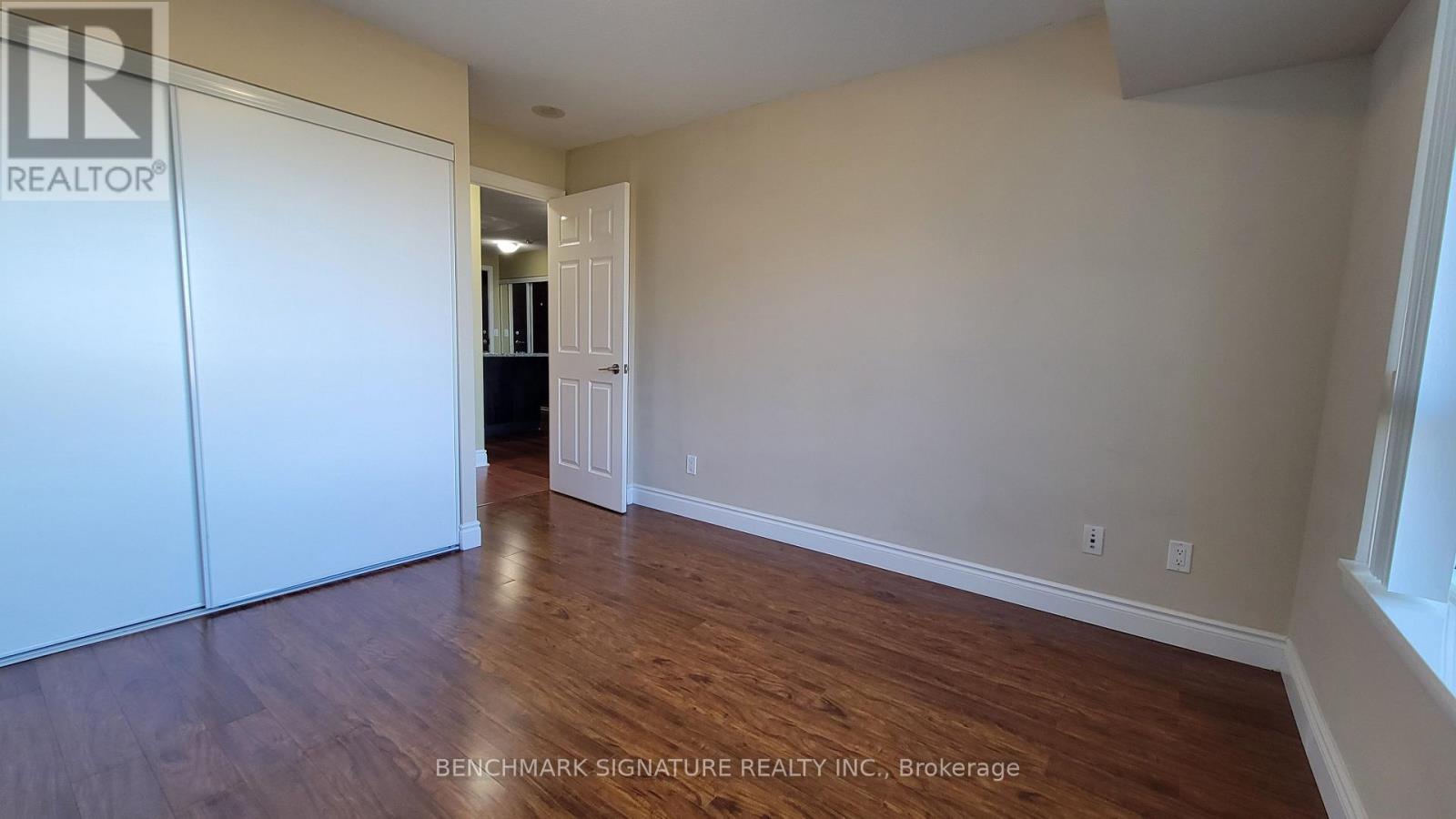 887 - 23 Cox Boulevard Property Photo 11