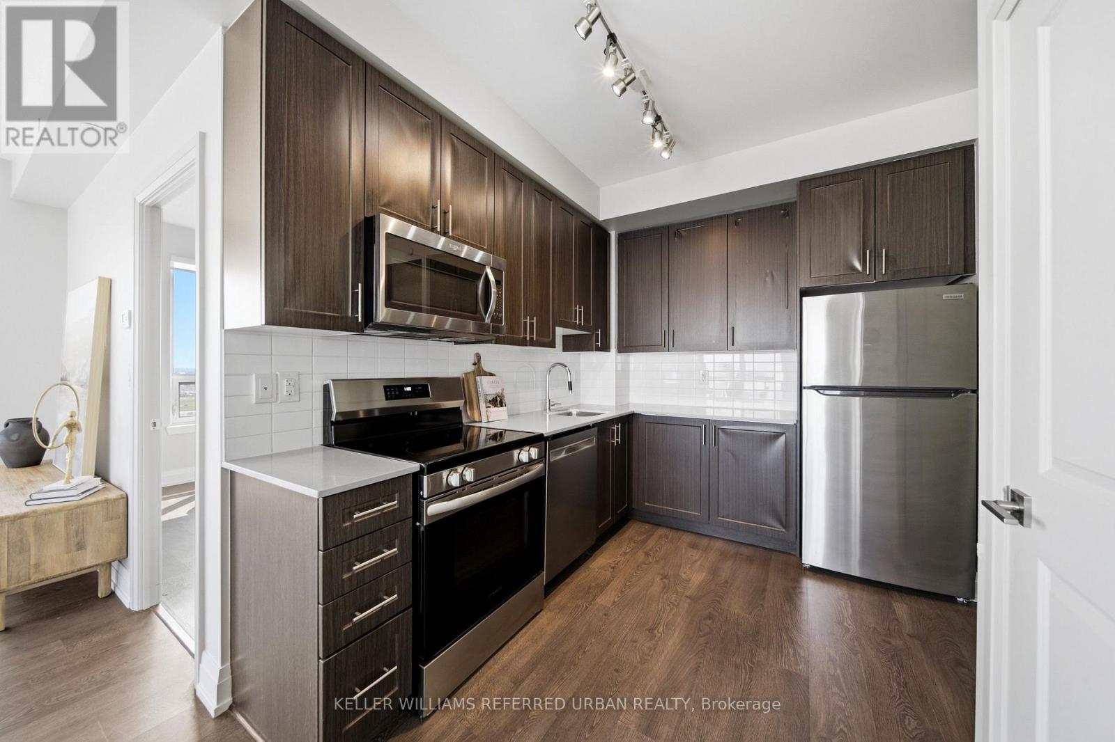 1705 - 3600 Highway 7 Property Photo 8