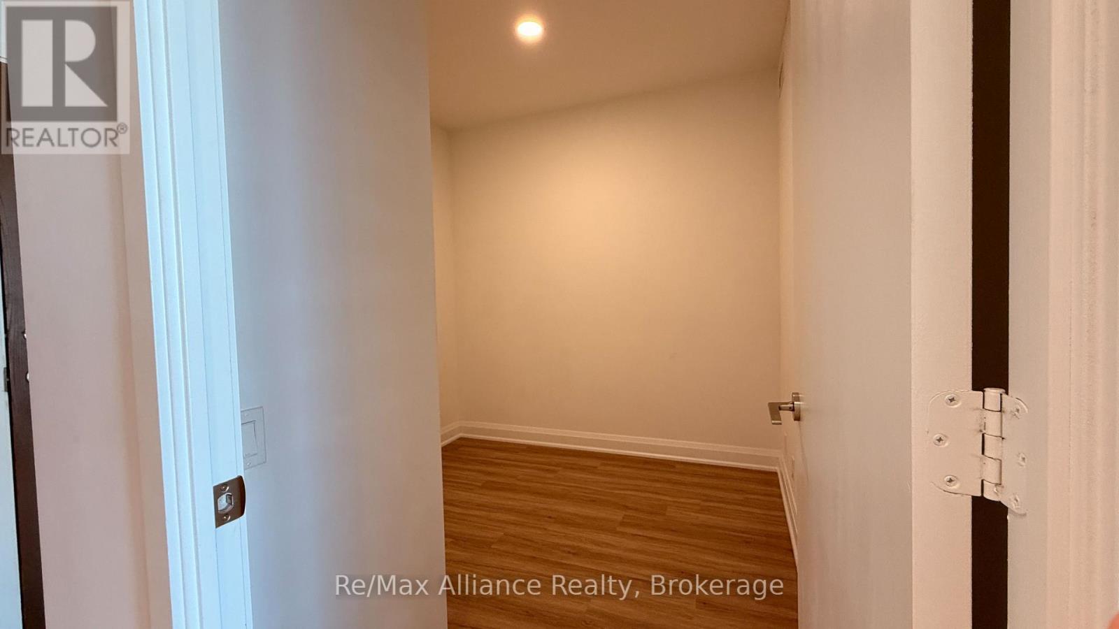 5503 - 7890 Jane Street Property Photo 6