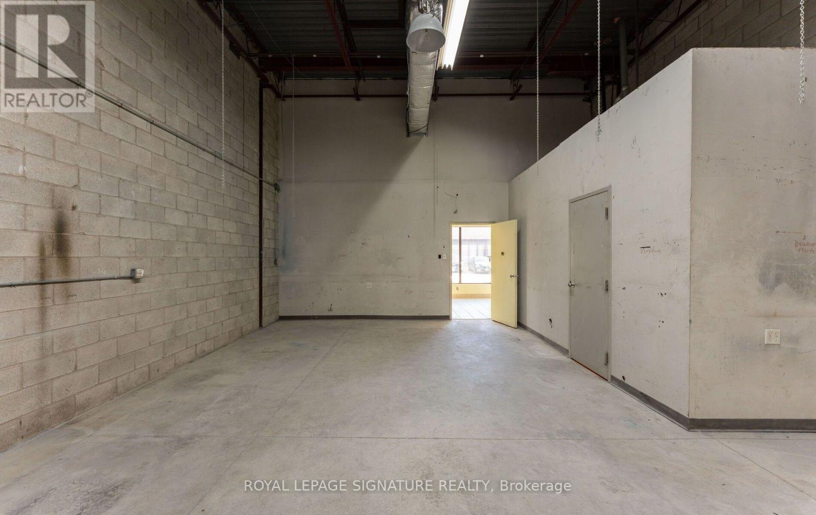 23 - 391 Edgeley Boulevard Property Photo 11