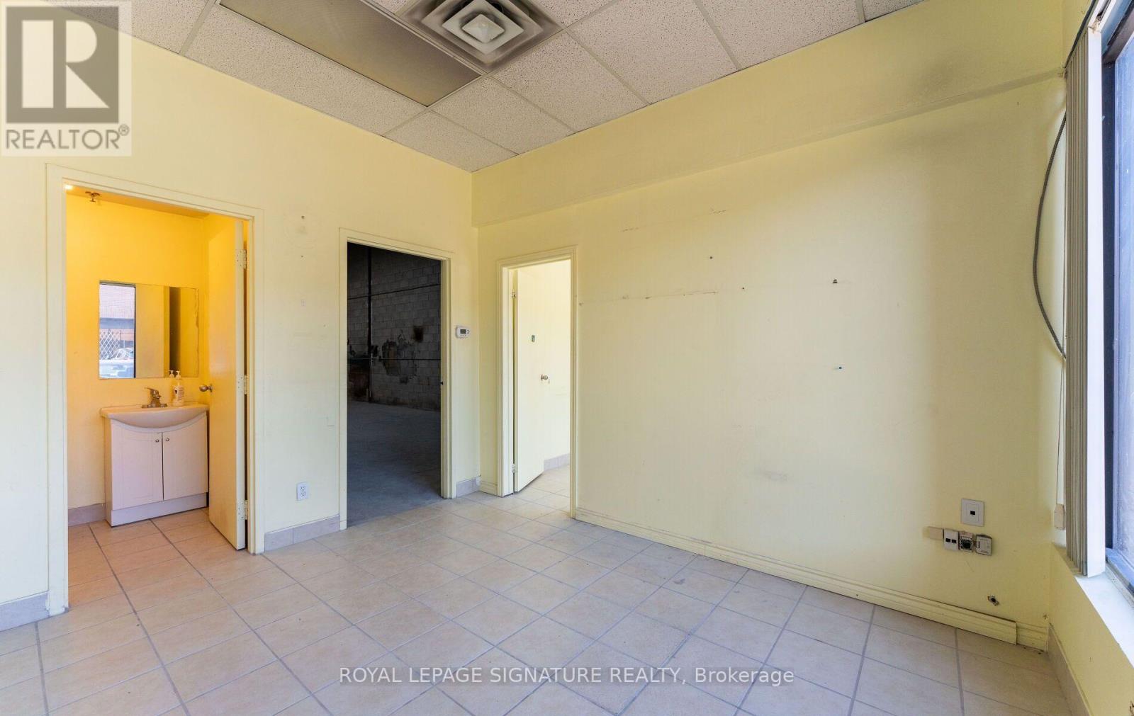23 - 391 Edgeley Boulevard Property Photo 12