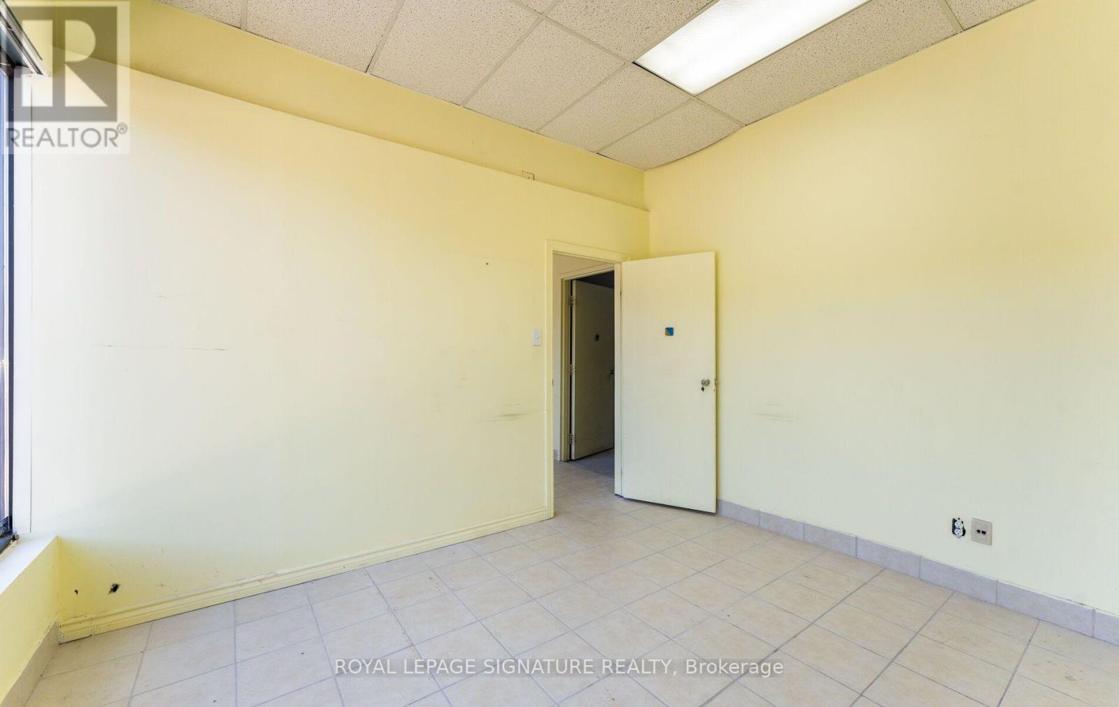 23 - 391 Edgeley Boulevard Property Photo 15
