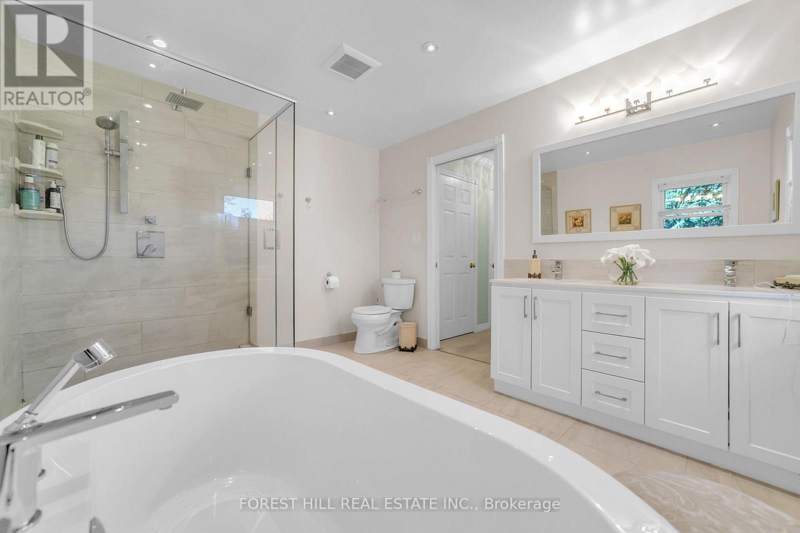 15 Theobalds Circle Property Photo 18