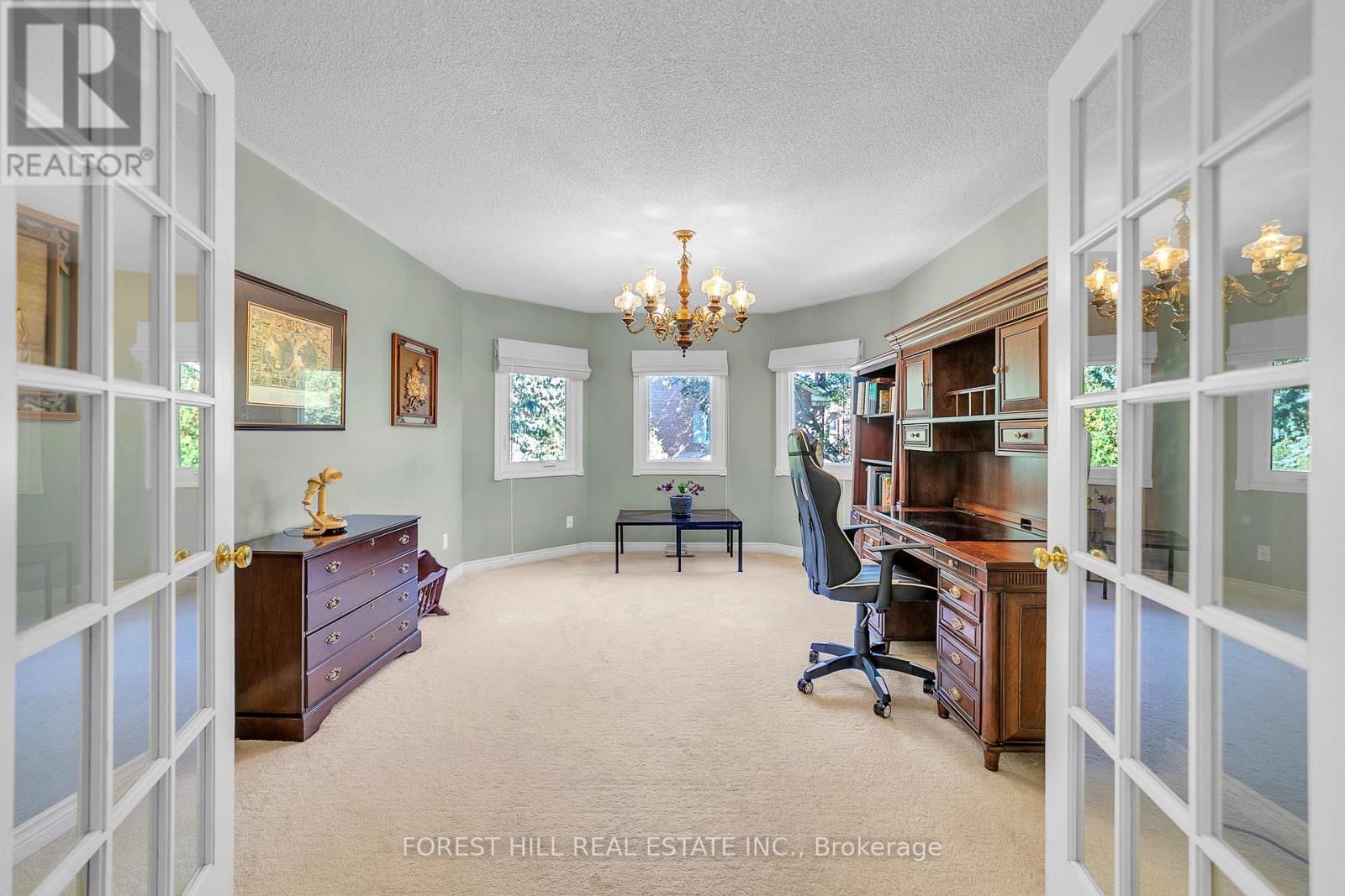 15 Theobalds Circle Property Photo 20