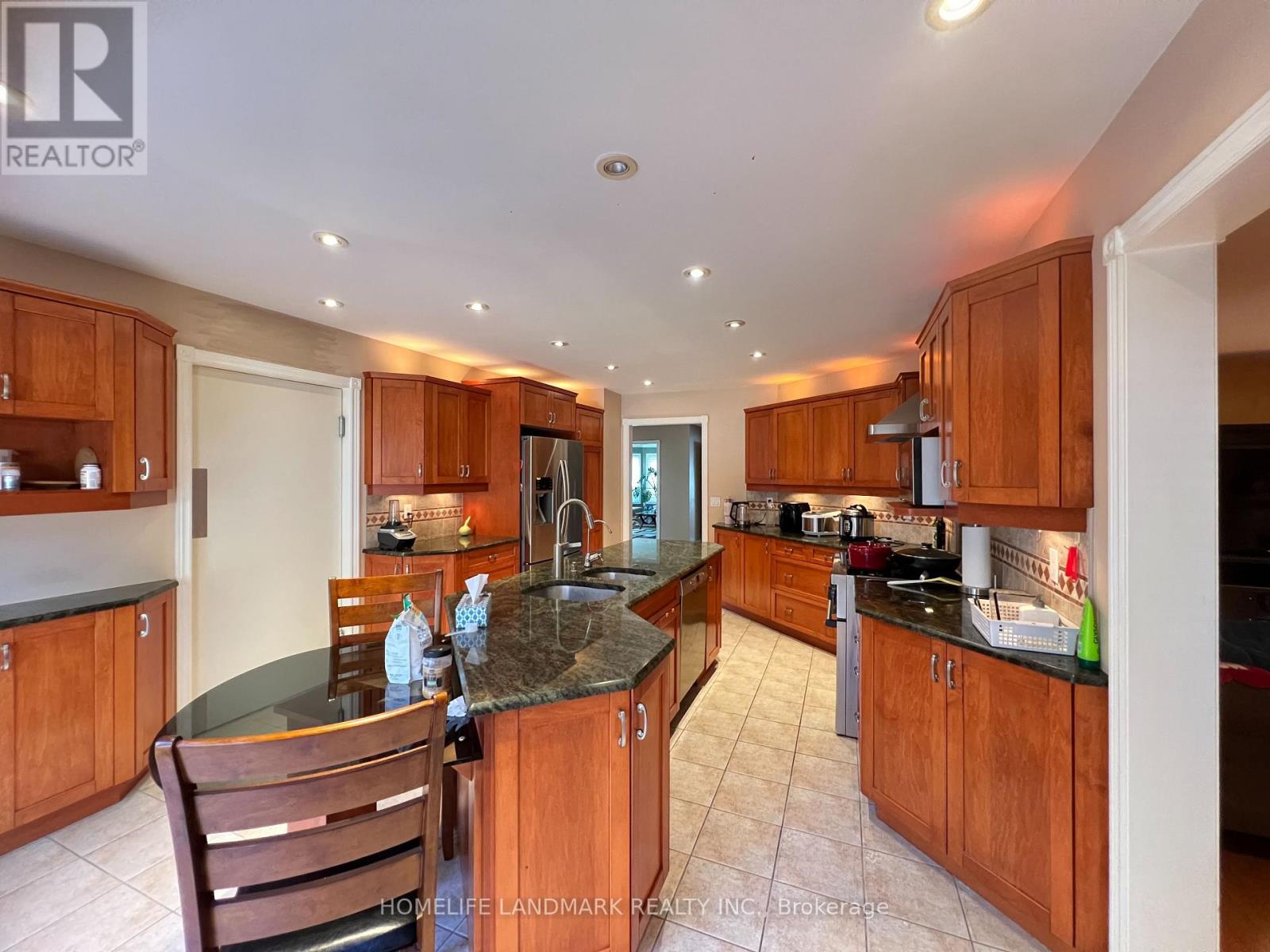 35 Montclair Road N Property Photo 2