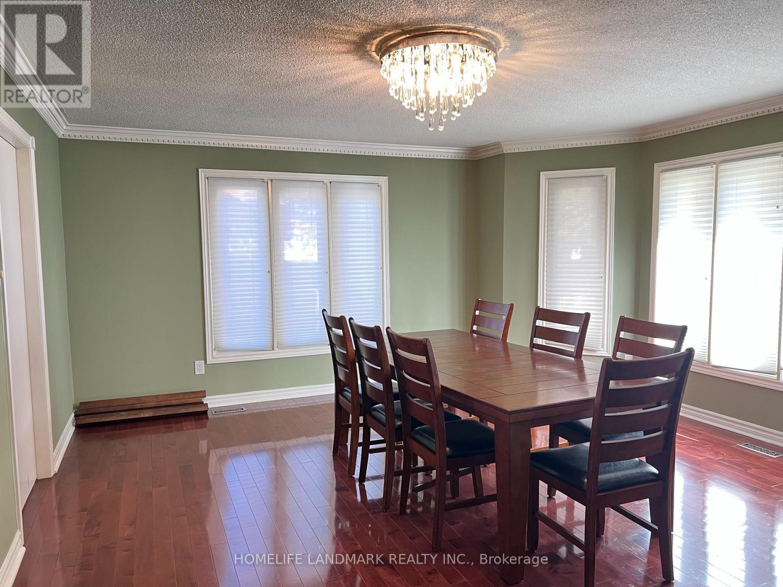 35 Montclair Road N Property Photo 4