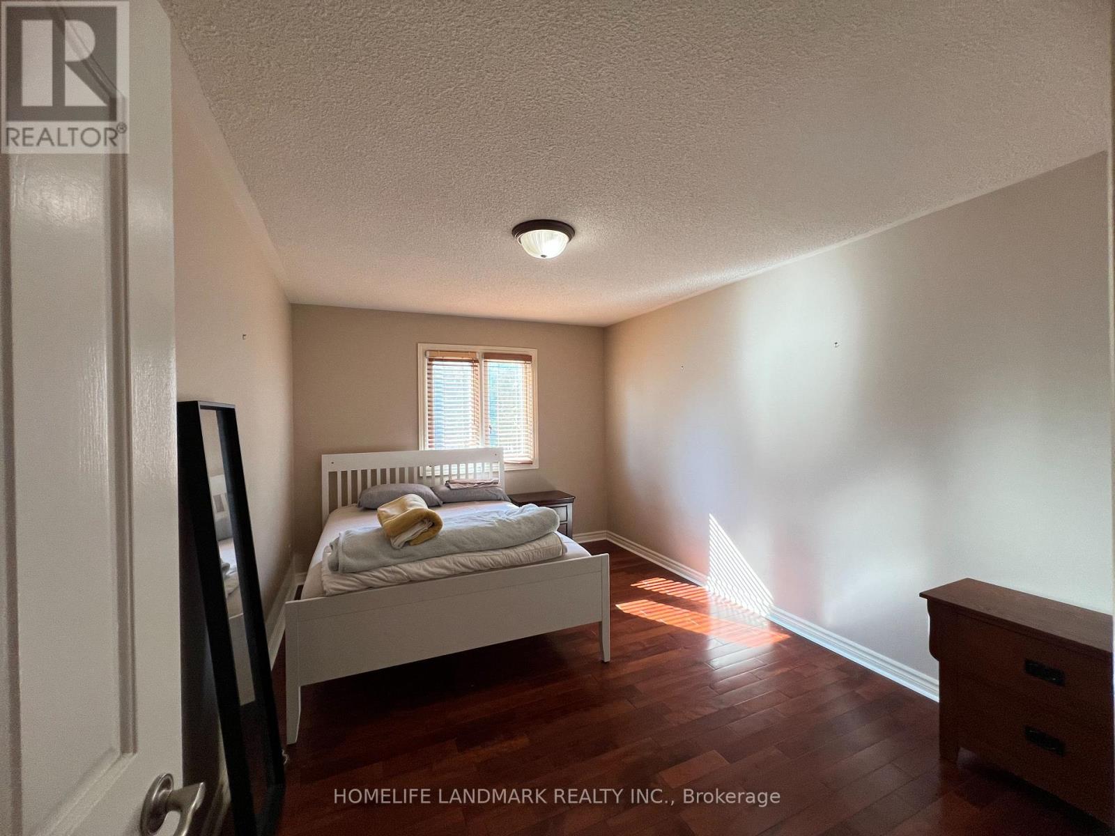 35 Montclair Road N Property Photo 8