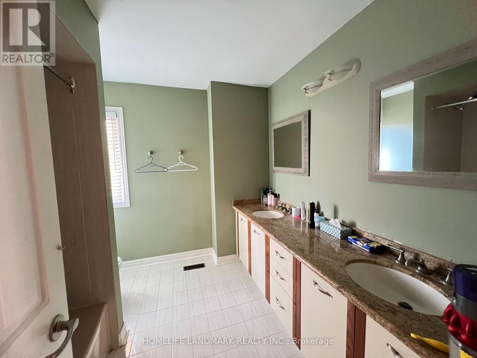 35 Montclair Road N Property Photo 10