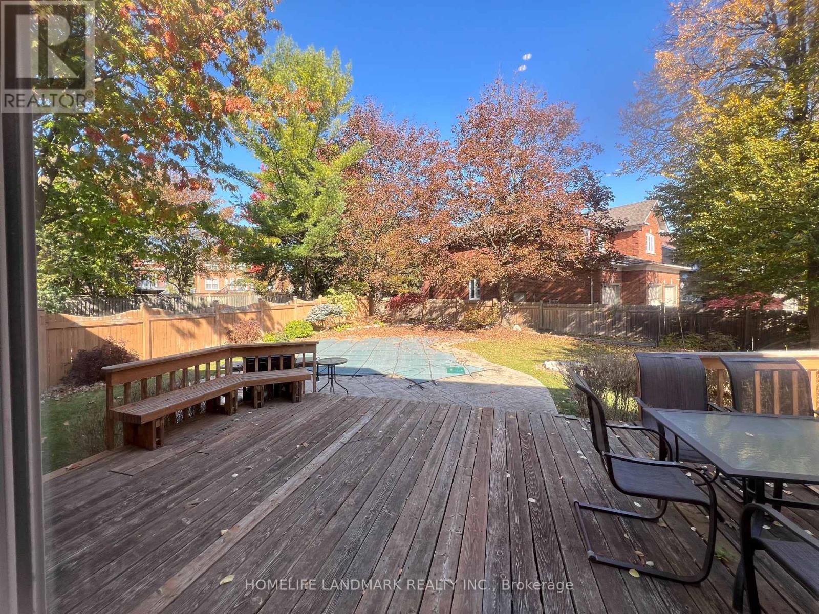 35 Montclair Road N Property Photo 11