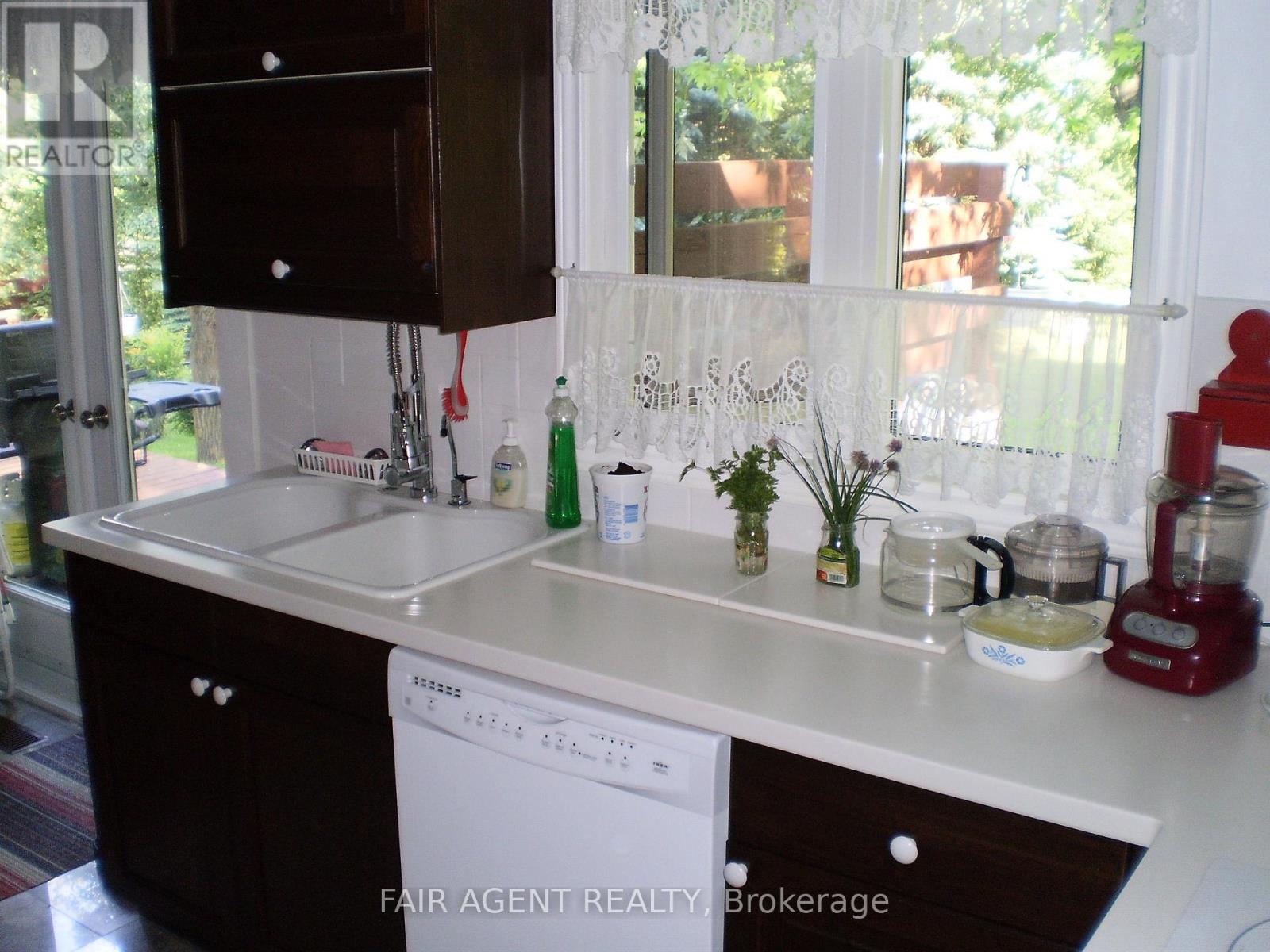 33 Maynard Drive Property Photo 13