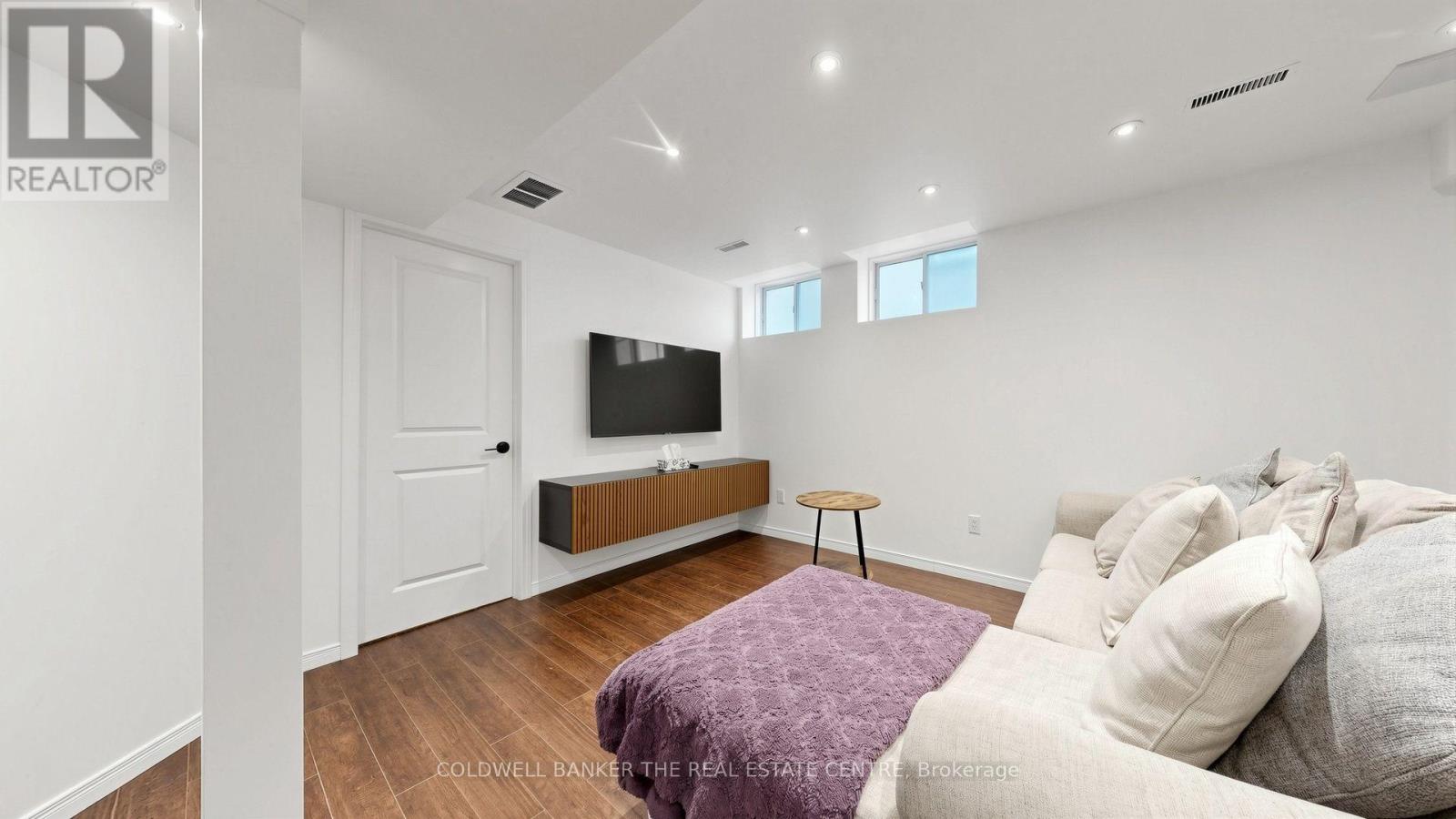 1847 Swan Street Property Photo 33