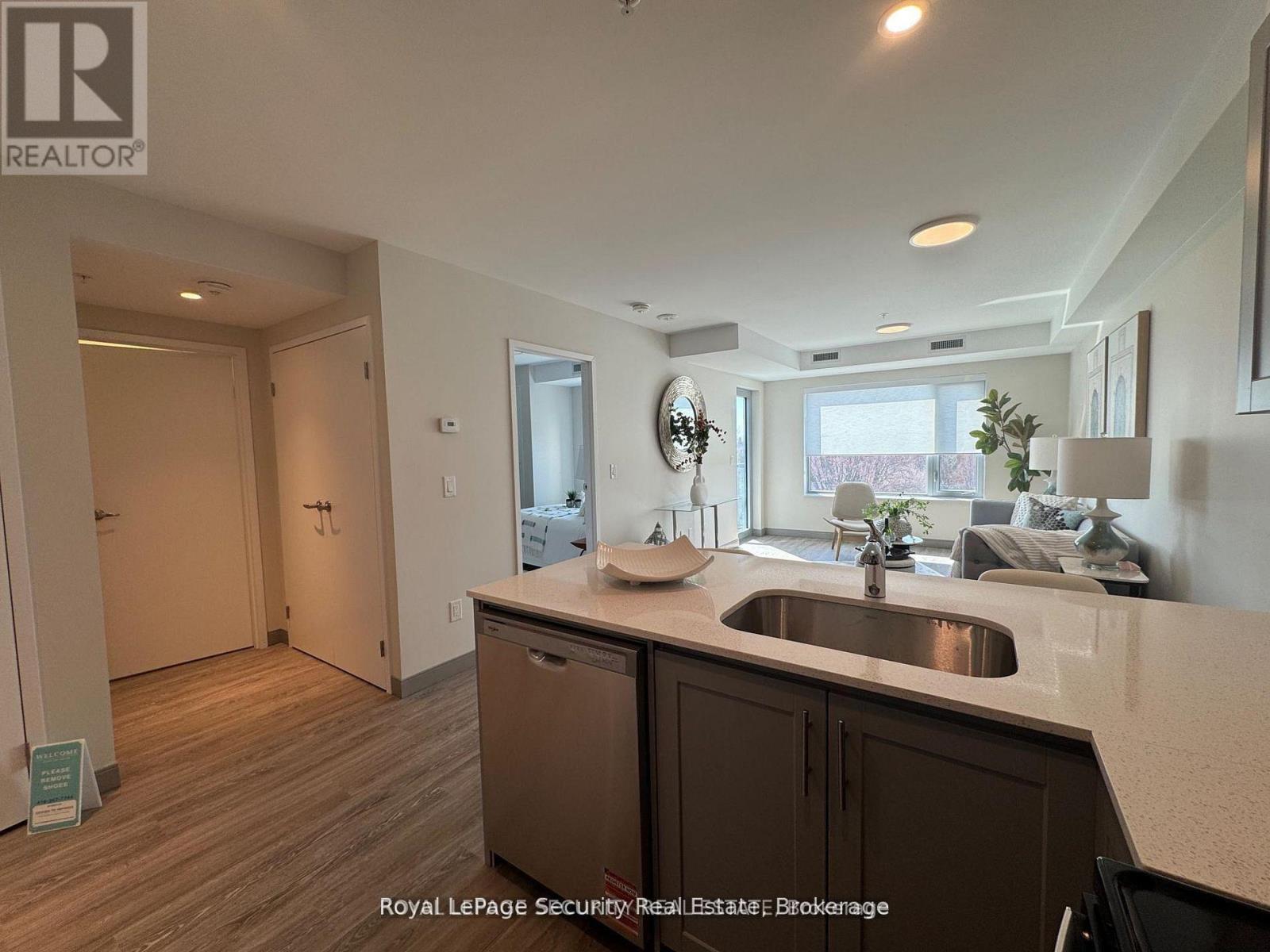 311 - 1015 Innisfil Beach Road Property Photo 3