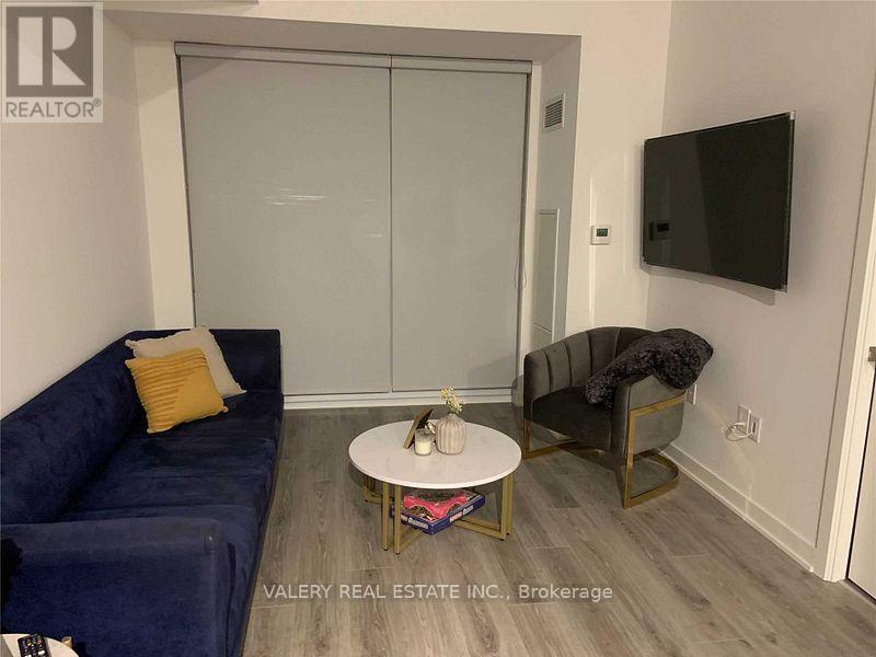 1030 - 100 Eagle Rock Way Property Photo 7