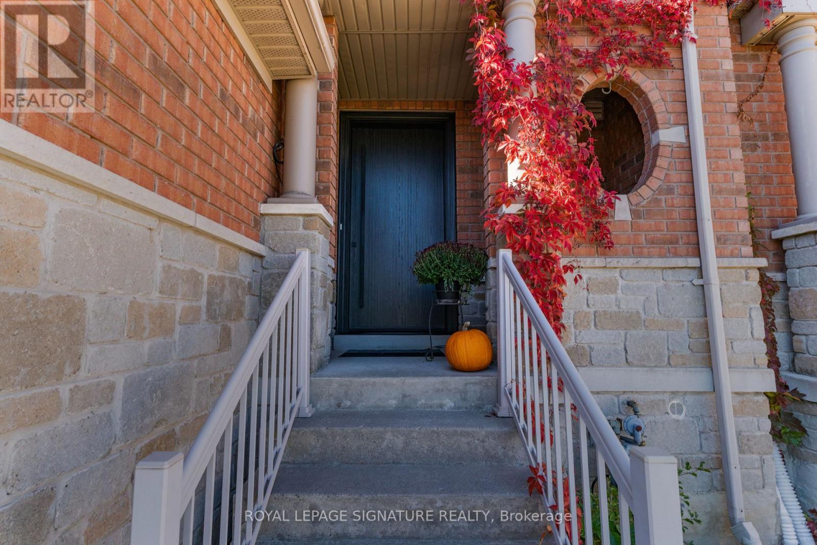 82 Loire Valley Avenue Property Photo 1