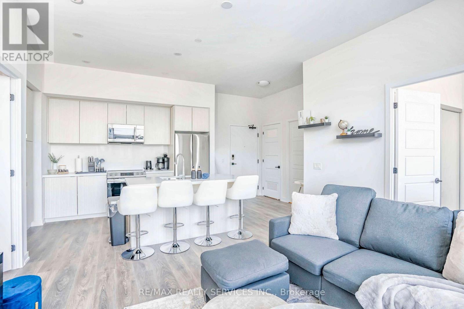 403 - 415 Sea Ray Avenue Property Photo 8