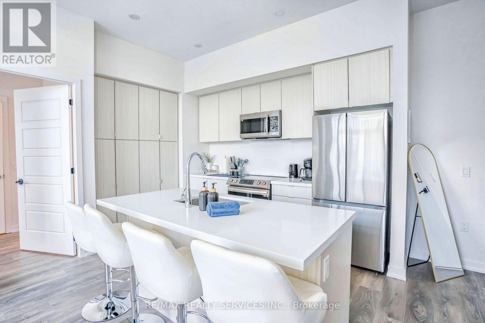 403 - 415 Sea Ray Avenue Property Photo 10