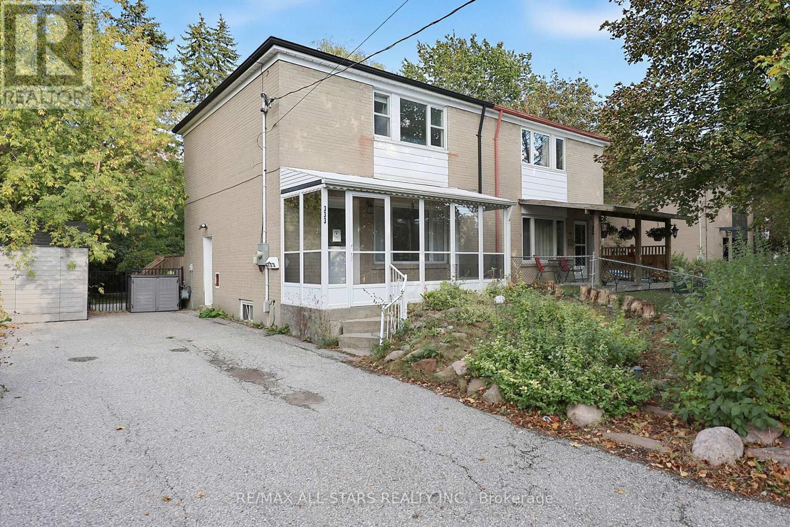 333 Neal Drive Property Photo 3