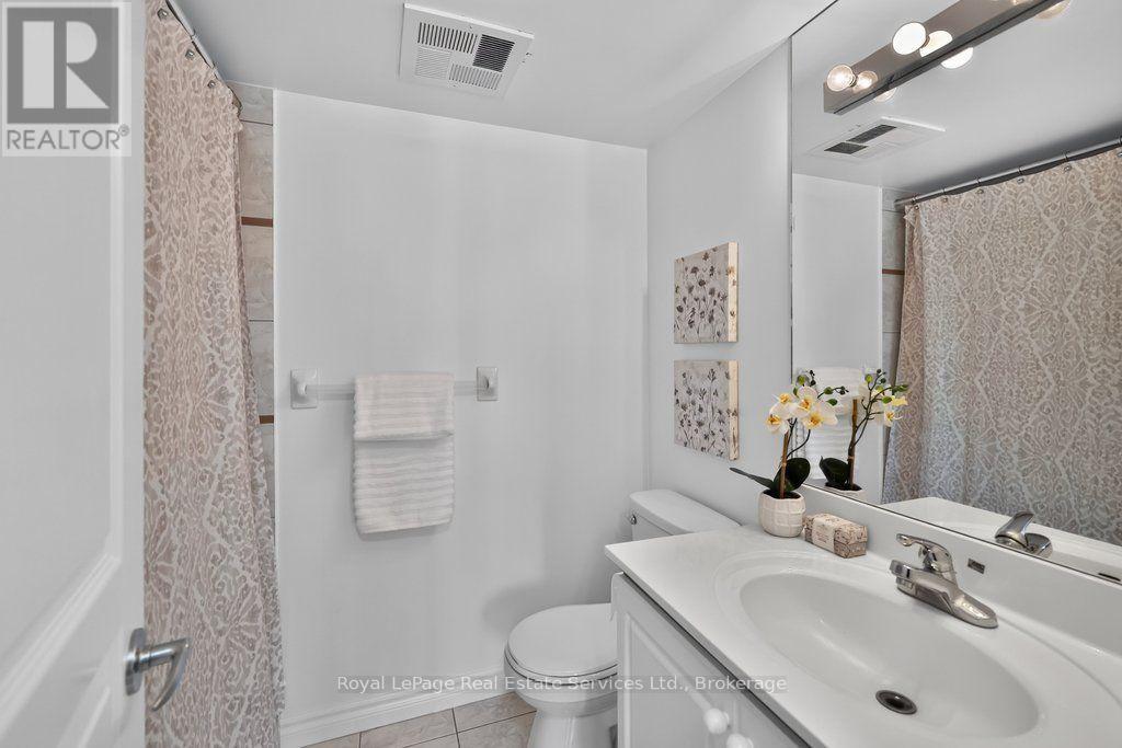 1002 - 9015 Leslie Street Property Photo 16