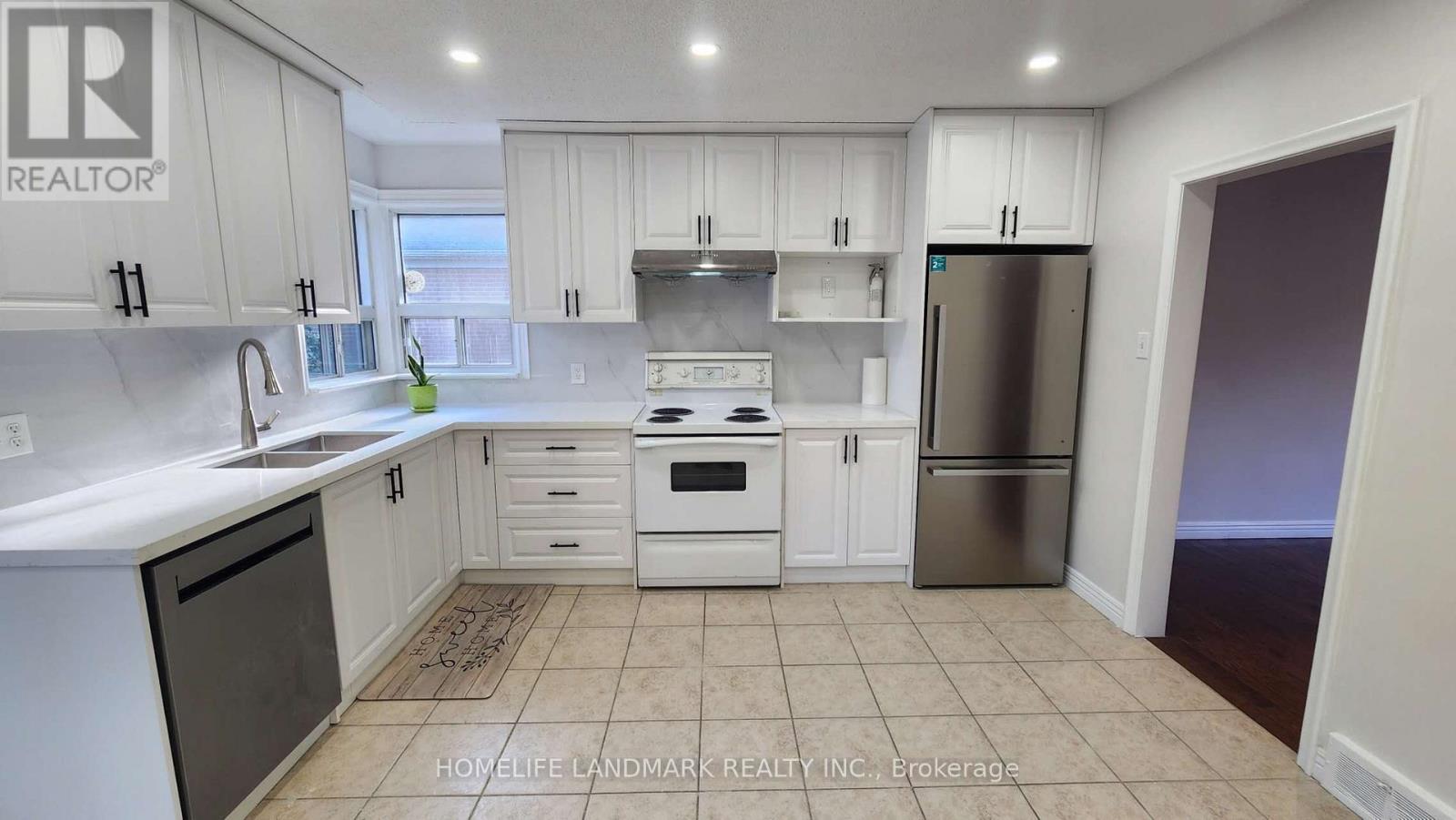 42 Cartier Crescent Property Photo 5