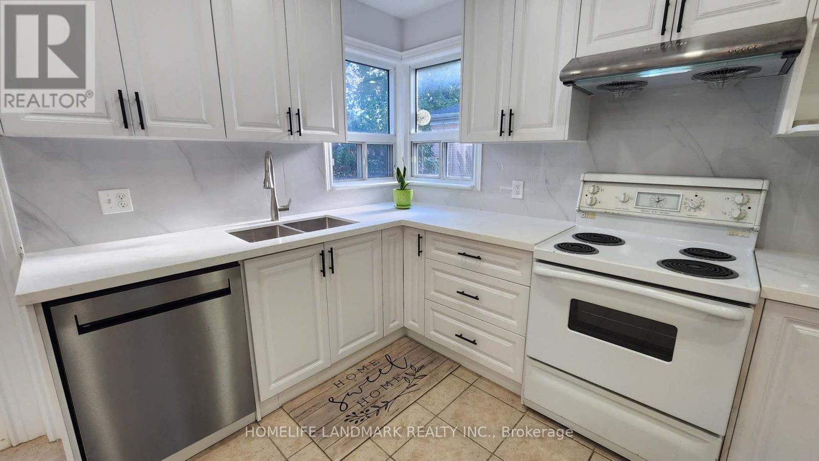 42 Cartier Crescent Property Photo 10