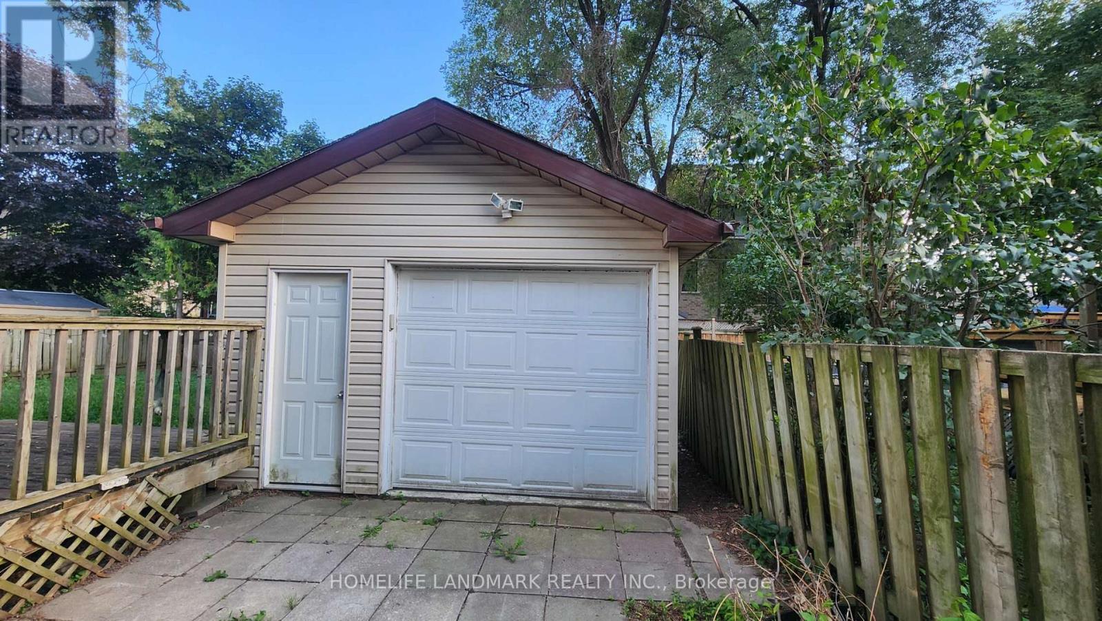 42 Cartier Crescent Property Photo 27