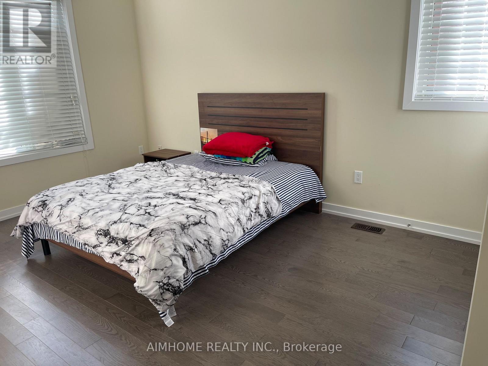 Room 1 - 16 Hearthside Avenue Property Photo 10