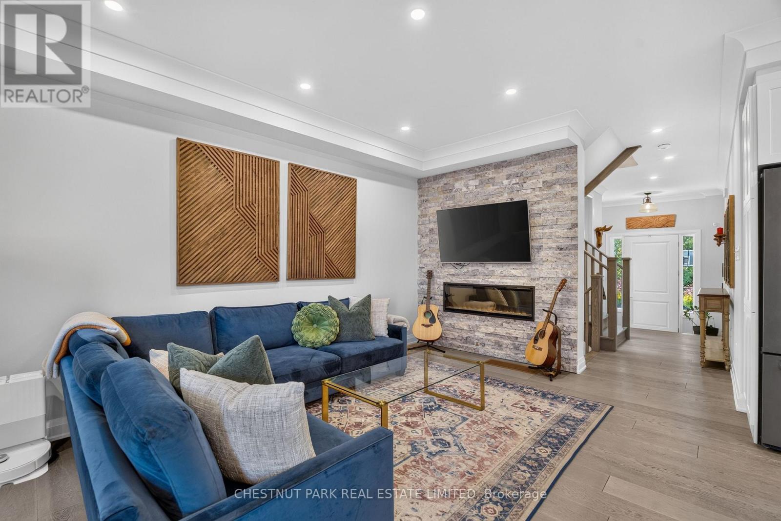 40 Lowther Avenue Property Photo 8