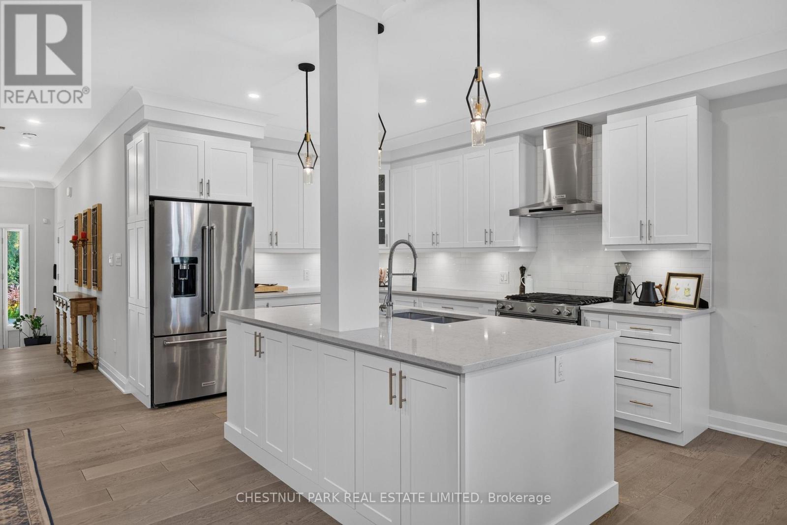 40 Lowther Avenue Property Photo 10