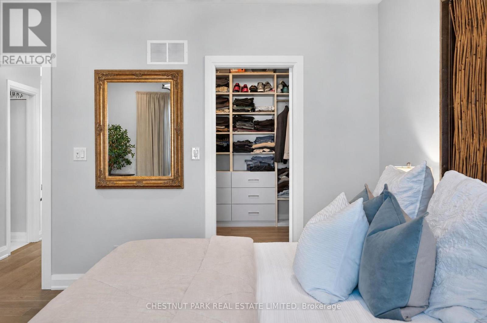 40 Lowther Avenue Property Photo 26
